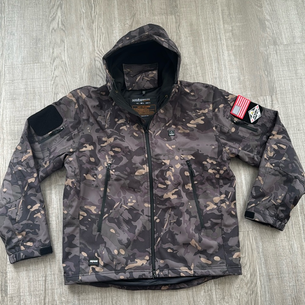 NWT Dewbu Camo Black Heated Jacket with 12 Volt Battery Pack- Size Large